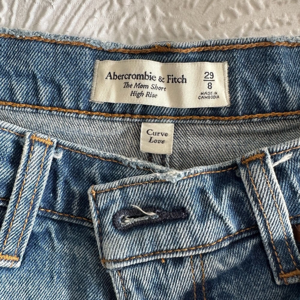 Abercrombie & Fitch The Mom Short High Rise